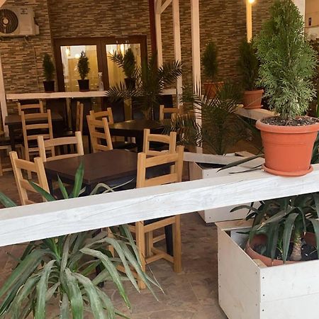 Nelmar Hotel Navodari Bagian luar foto