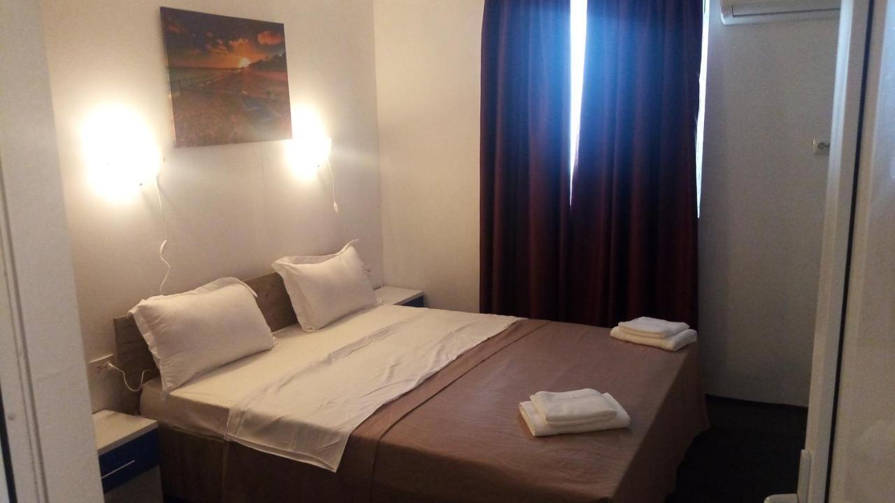 Nelmar Hotel Navodari Bagian luar foto